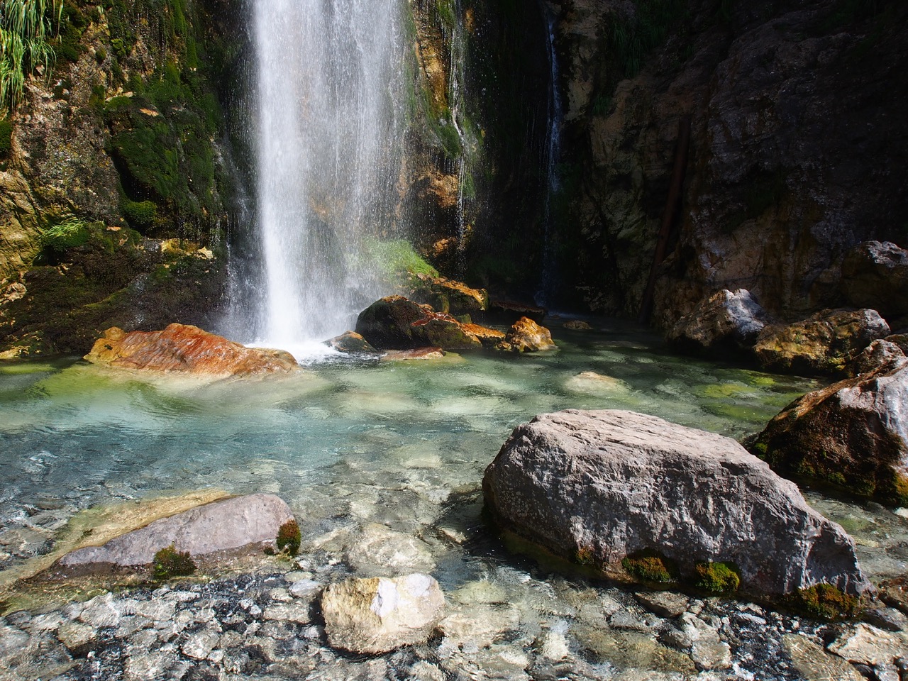 Grunas Wasserfall - ein Traum in blau und grün