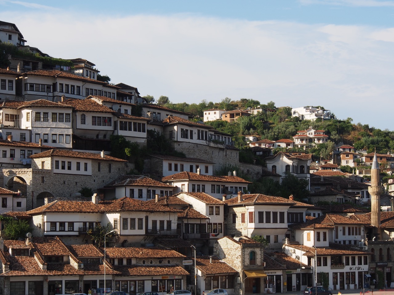 Berat - freundliche Stadt mit 1000 Fenstern