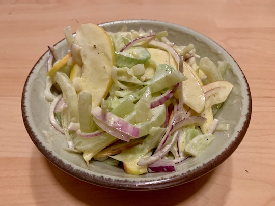 Fenchel-Apfel-Salat mit Joghurt-Dressing