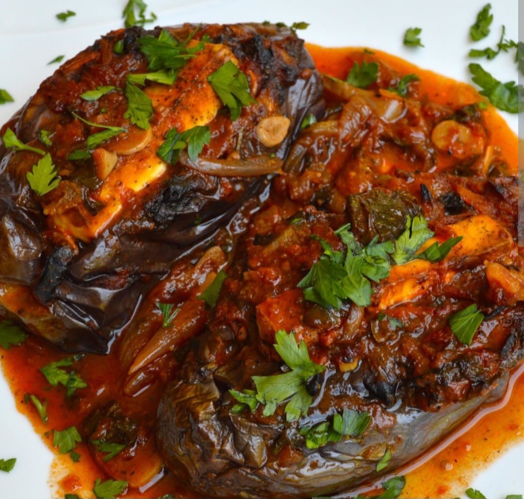 Imam Bayildi (Aubergines with onions and red sauce)