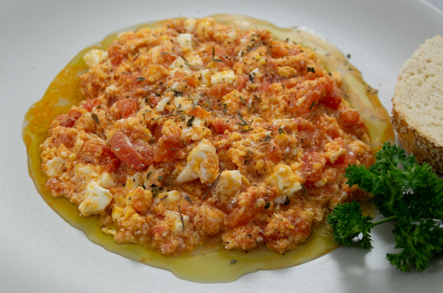 Kayianas (Eggs with Tomatoes)