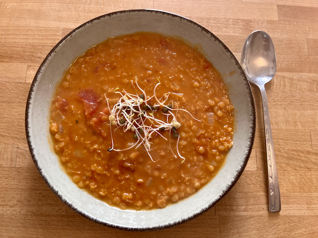 Rote Linsen Kokos-Suppe