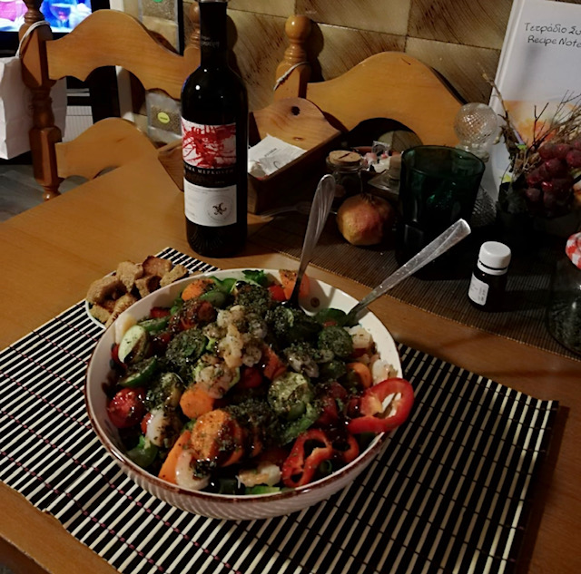 Salad with blue cheese / Roquefort